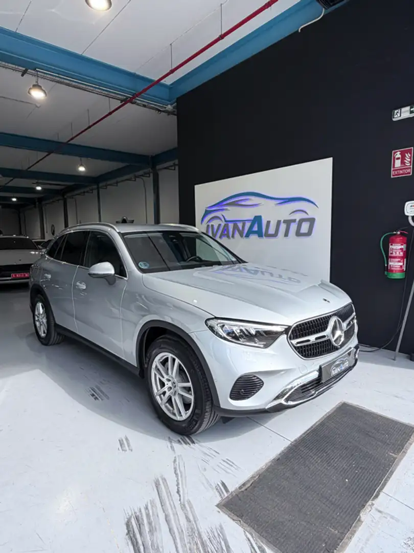 Mercedes-Benz GLC 200 4Matic 9G-Tronic Plateado - 1