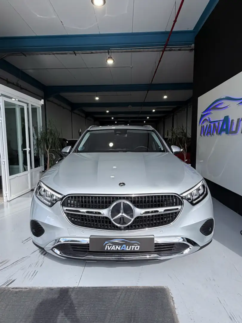 Mercedes-Benz GLC 200 4Matic 9G-Tronic Plateado - 2