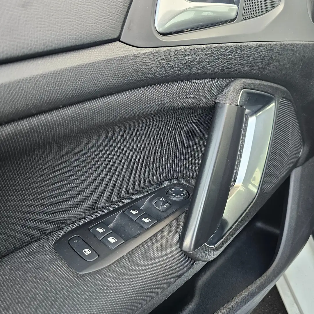 Peugeot 308 308 BlueHDi FAP 130 Stop Weiß - 2