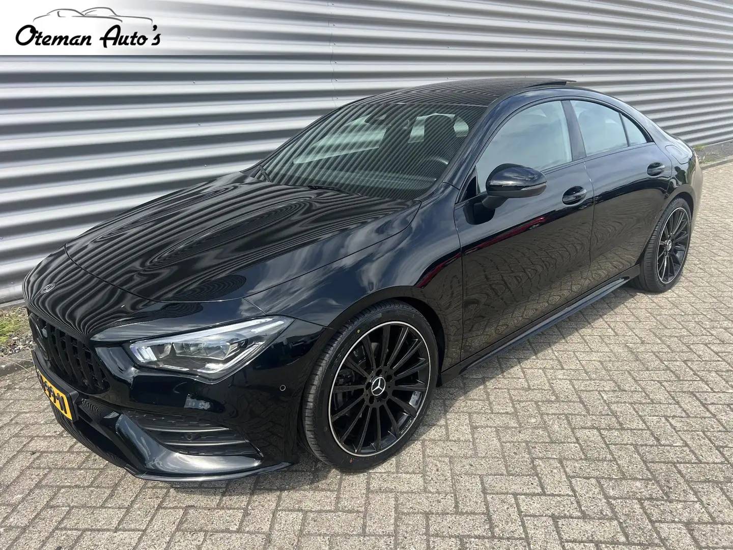Mercedes-Benz CLA 180 AMG Panorama Multibeam Matrix 19 Inch Zwart - 1