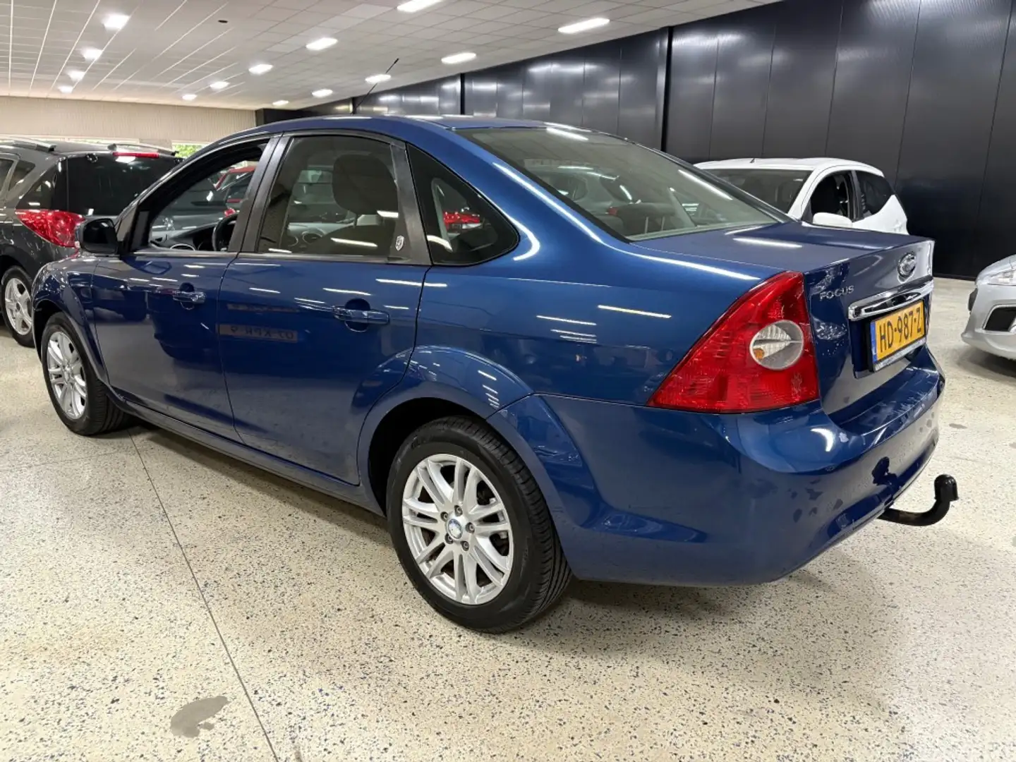Ford Focus 1.6 GHIA Sedan APK juli 2026 Trekhaak Airco Kék - 2