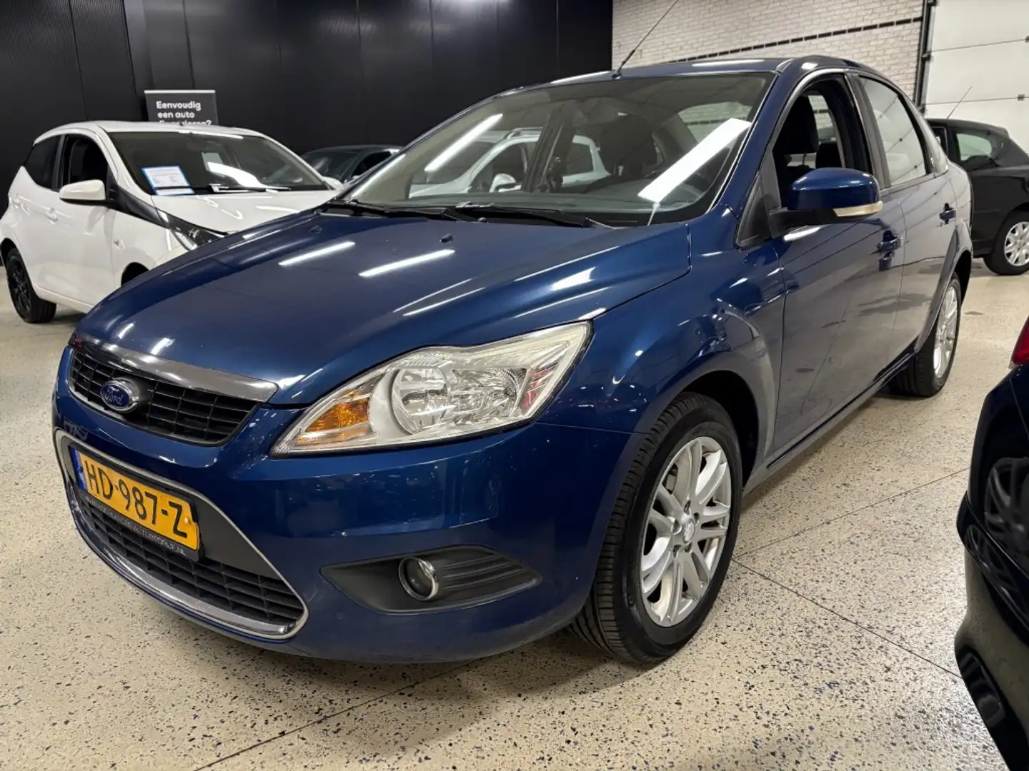 Ford Focus 1.6 GHIA Sedan APK juli 2026 Trekhaak Airco Kék - 1
