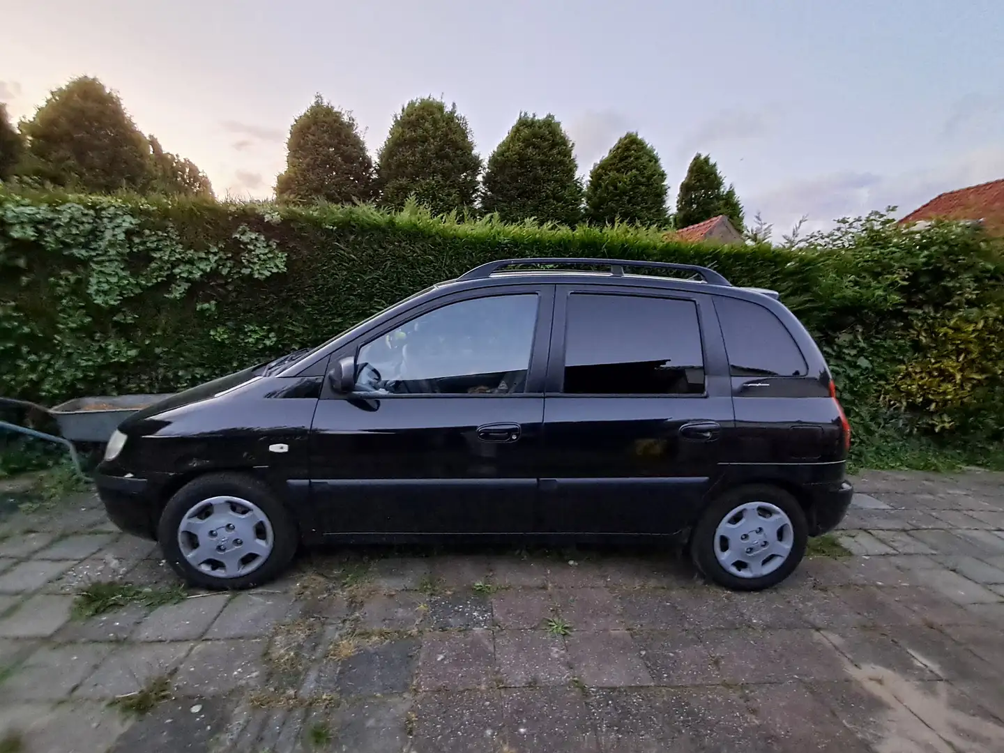 Hyundai Matrix Matrix 1.6i Active Cool Negro - 2