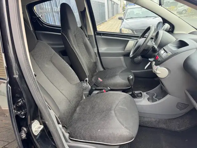 Peugeot 107 view 9