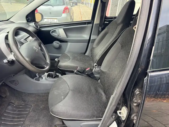 Peugeot 107 view 10