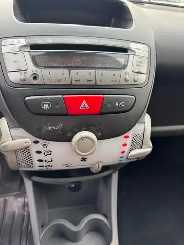 Peugeot 107 view 3