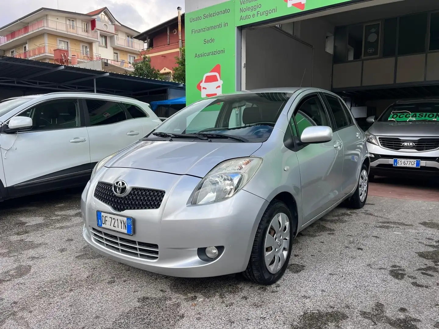 Toyota Yaris 5p 1.0 Sol - 2