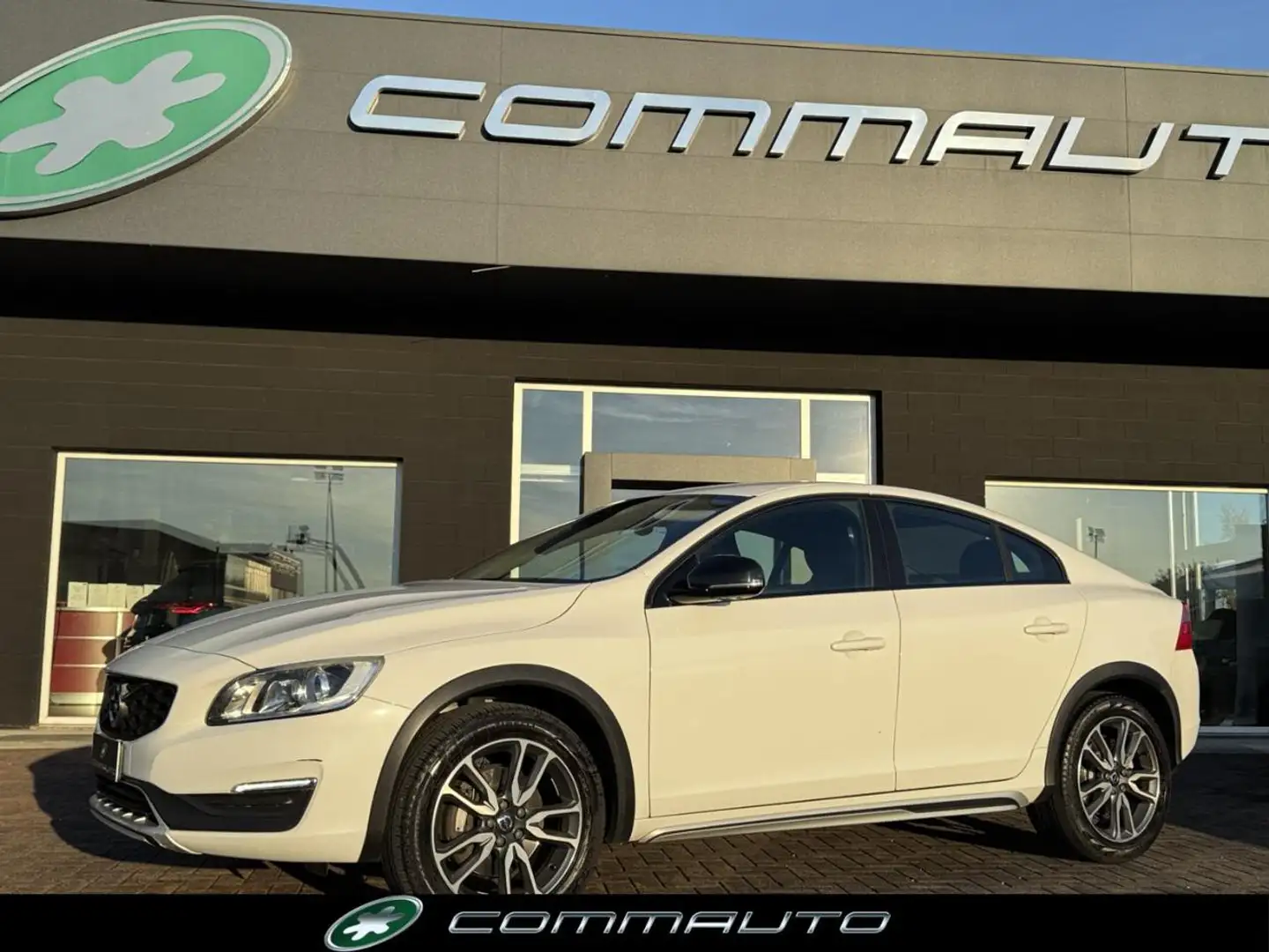 Volvo S60 Cross Country D3 Geartronic Summum Blanc - 2