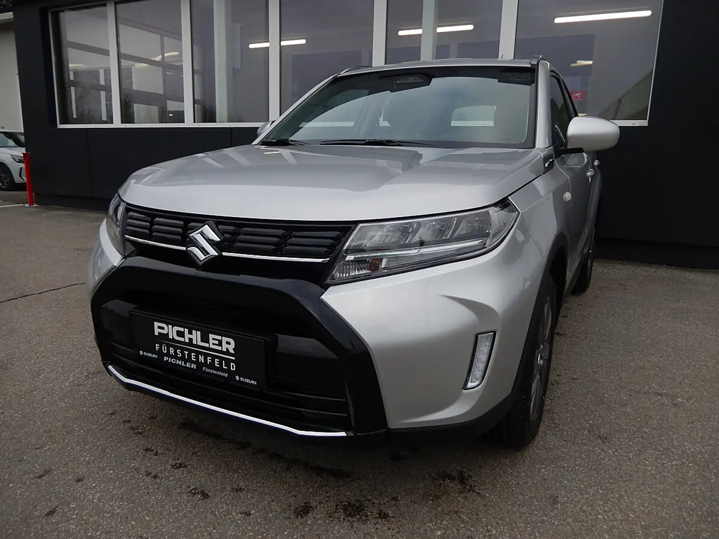 Suzuki Vitara 1,4 Hybrid clear Silber - 1