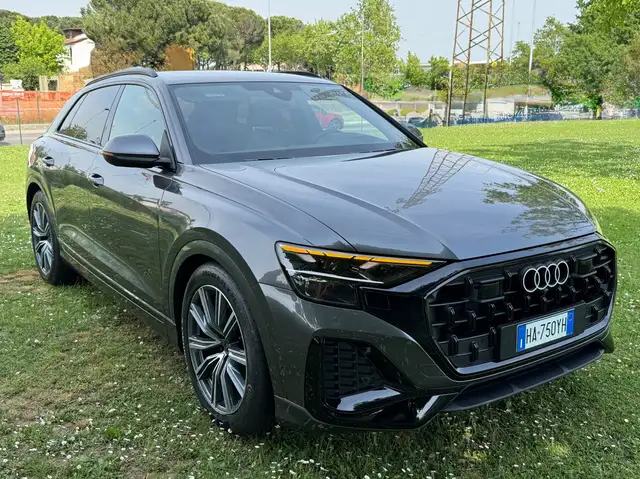 Audi Q8 view 6