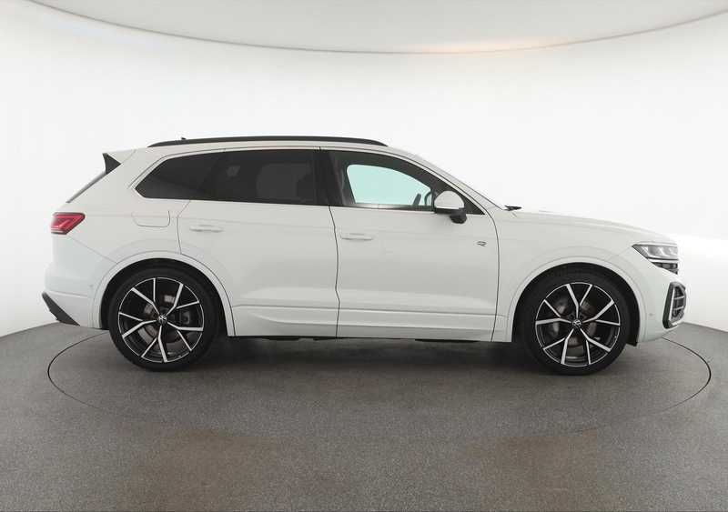 Volkswagen Touareg 3.0 TDI 4M R-Line Leder Pano DCC 22" AHK — photo 5