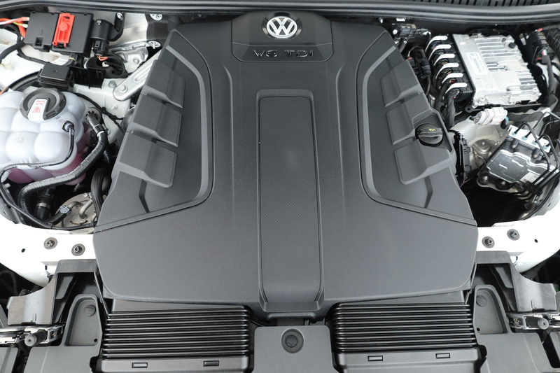Volkswagen Touareg 3.0 TDI 4M R-Line Leder Pano DCC 22" AHK — photo 8