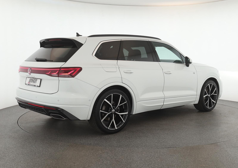 Volkswagen Touareg 3.0 TDI 4M R-Line Leder Pano DCC 22" AHK — photo 4
