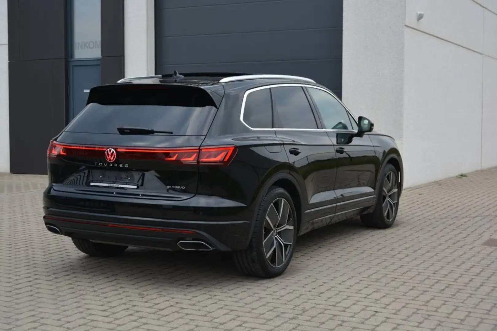 Volkswagen Touareg 3.0 V6 e-Hybrid 4Motion Pano/Luchtvering/379PK Noir - 2