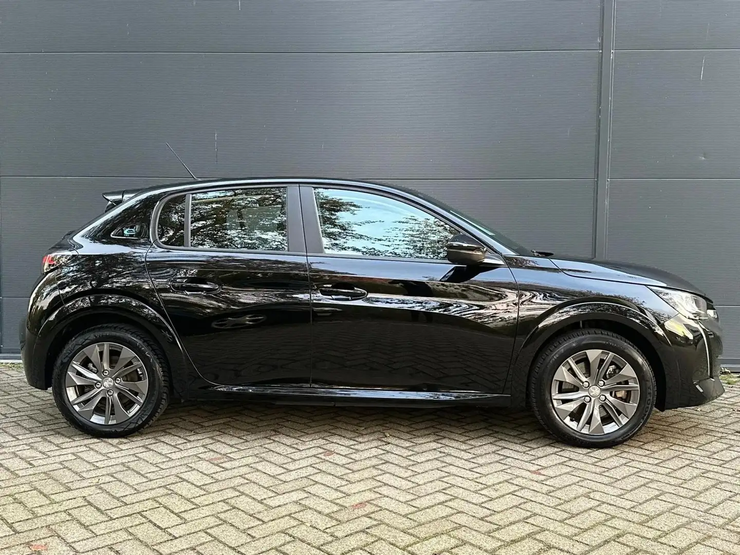 Peugeot e-208 EV Active Pack 50 kWh 1STE EIG | NAVI | KEYLESS | Noir - 2