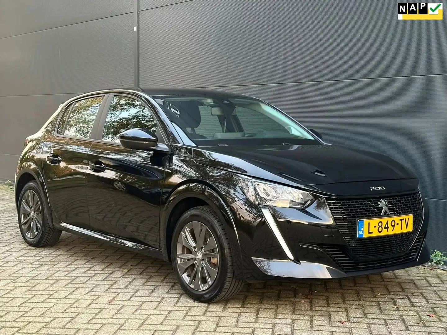 Peugeot e-208 EV Active Pack 50 kWh 1STE EIG | NAVI | KEYLESS | Noir - 1