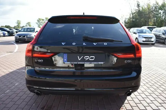 Volvo V90 view 3