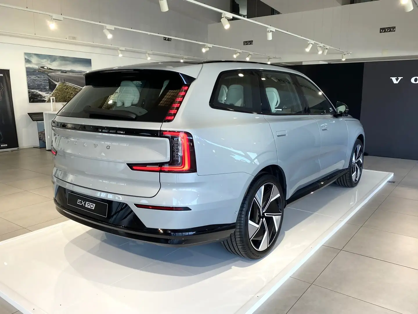 Volvo EX90 Twin Motor 408 CV AWD Ultra 7 Posti Grigio - 2