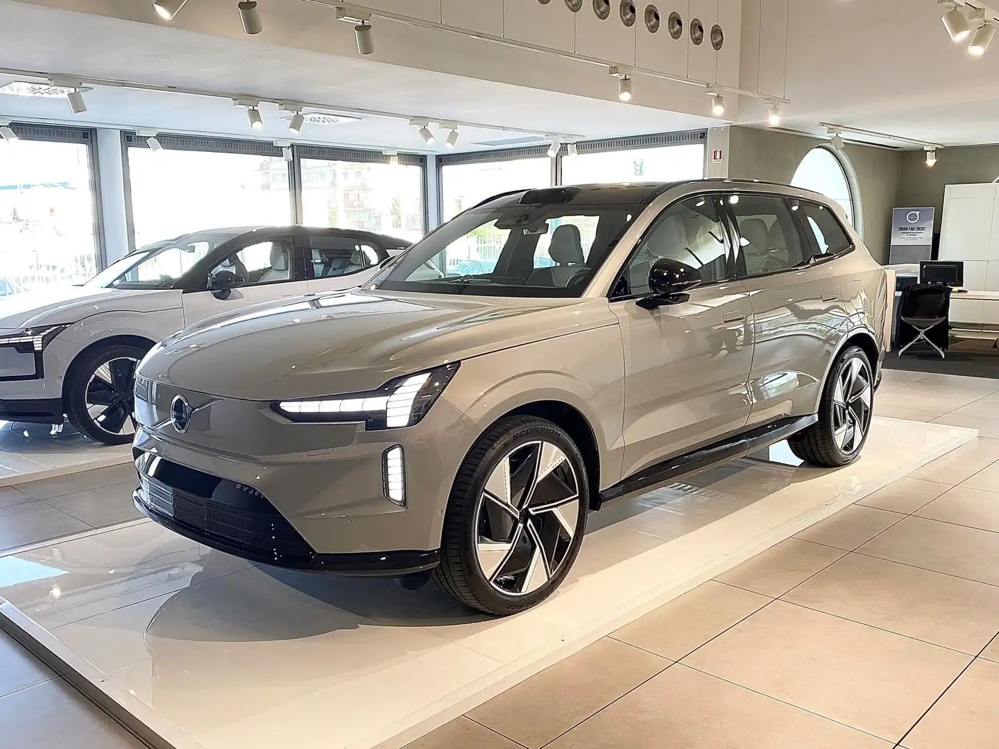 Volvo EX90 Twin Motor 408 CV AWD Ultra 7 Posti Grigio - 1