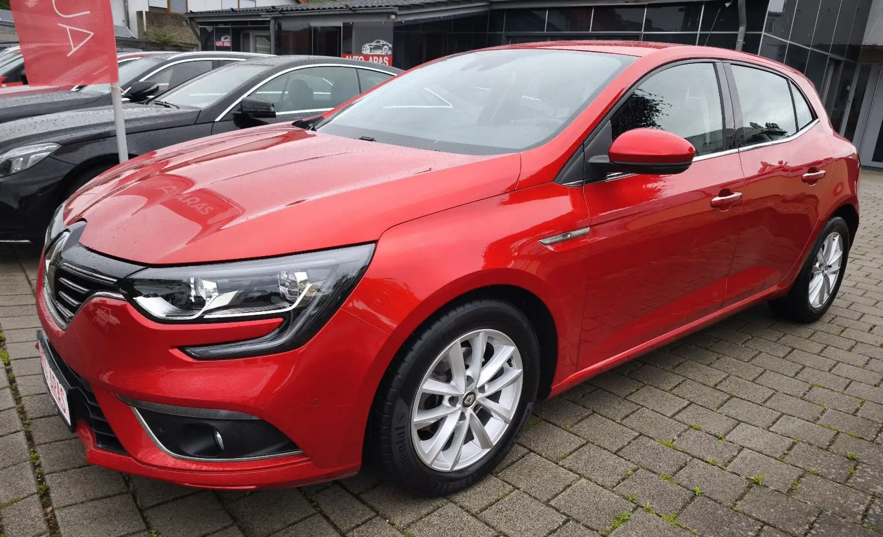 Renault Megane IV Lim. 1.2 TCE Intens 1.Hand/Automatik Kırmızı - 2