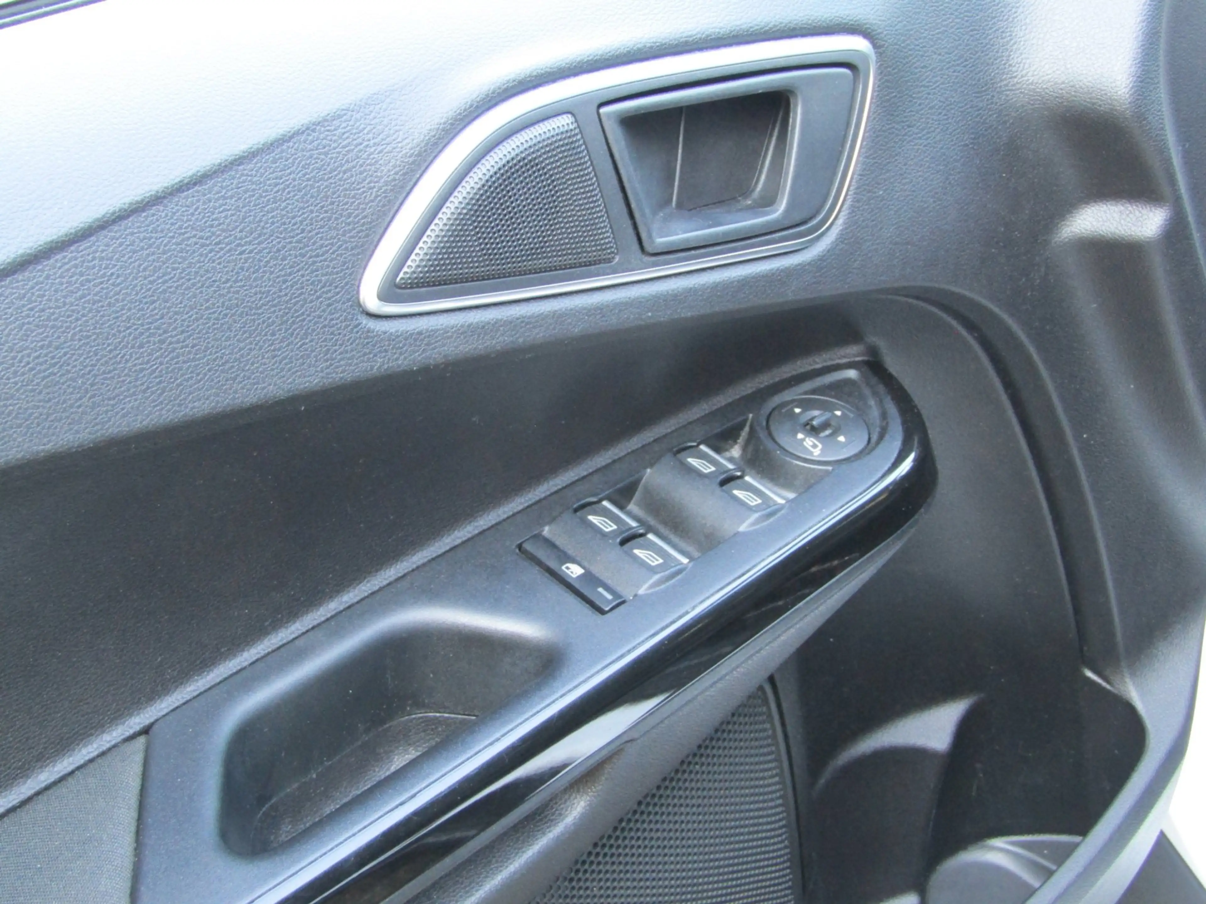 Ford B-Max 1.0 EcoBoost Titanium — photo 14