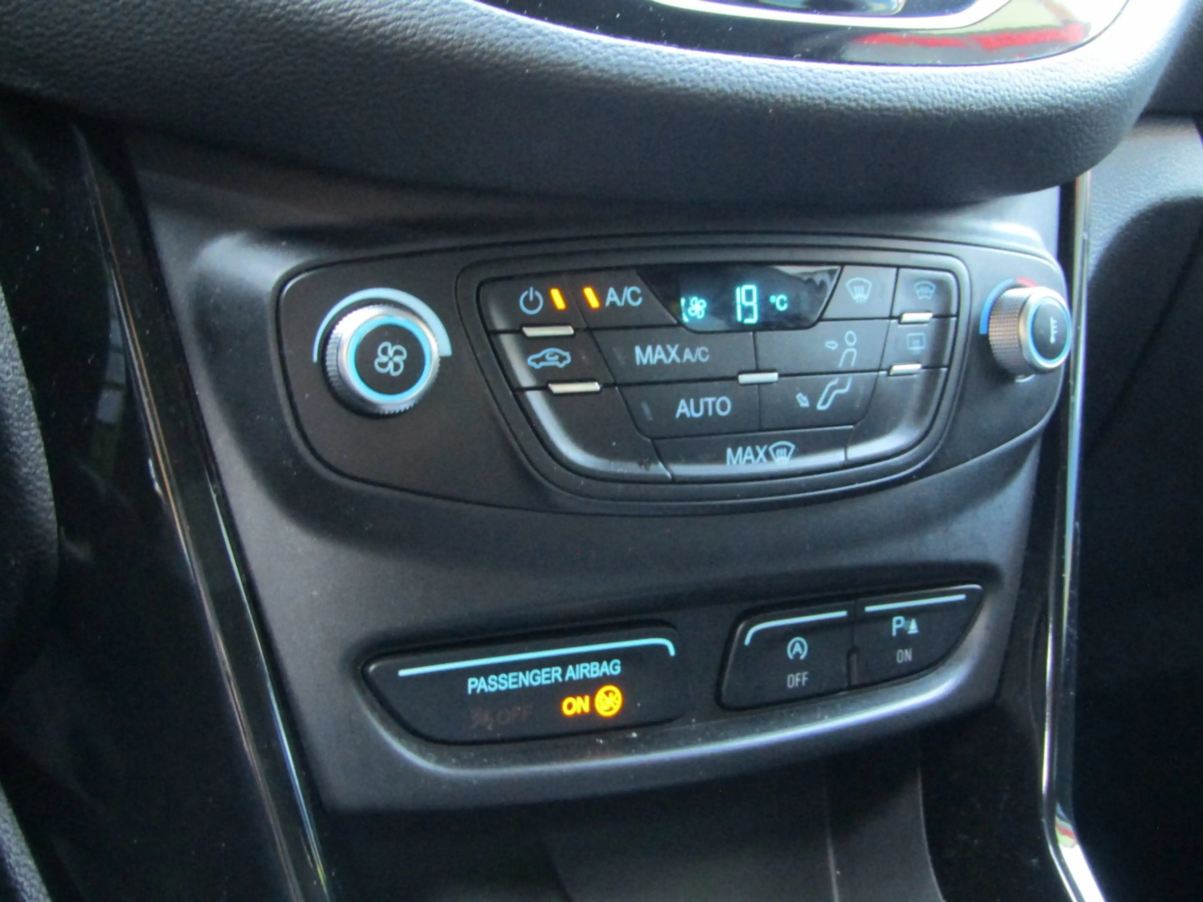 Ford B-Max 1.0 EcoBoost Titanium — photo 10