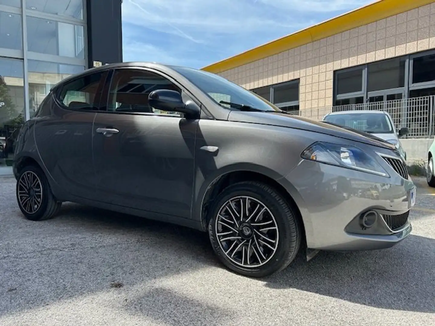 Lancia Ypsilon Ypsilon 1.0 firefly hybrid Gold s Gris - 2