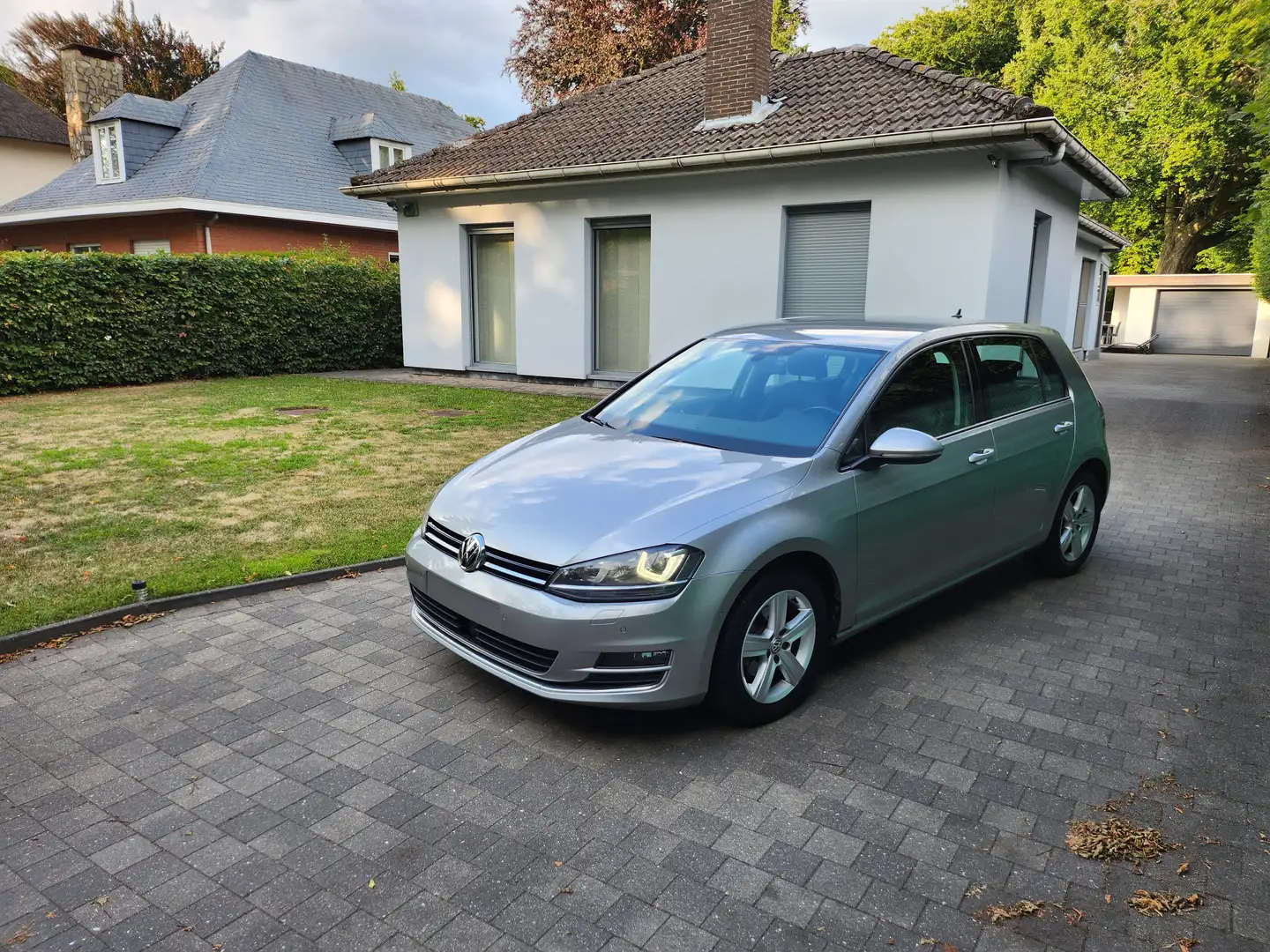 Volkswagen Golf 1.6 TDI DPF Highline BlueMotion Technology - 1