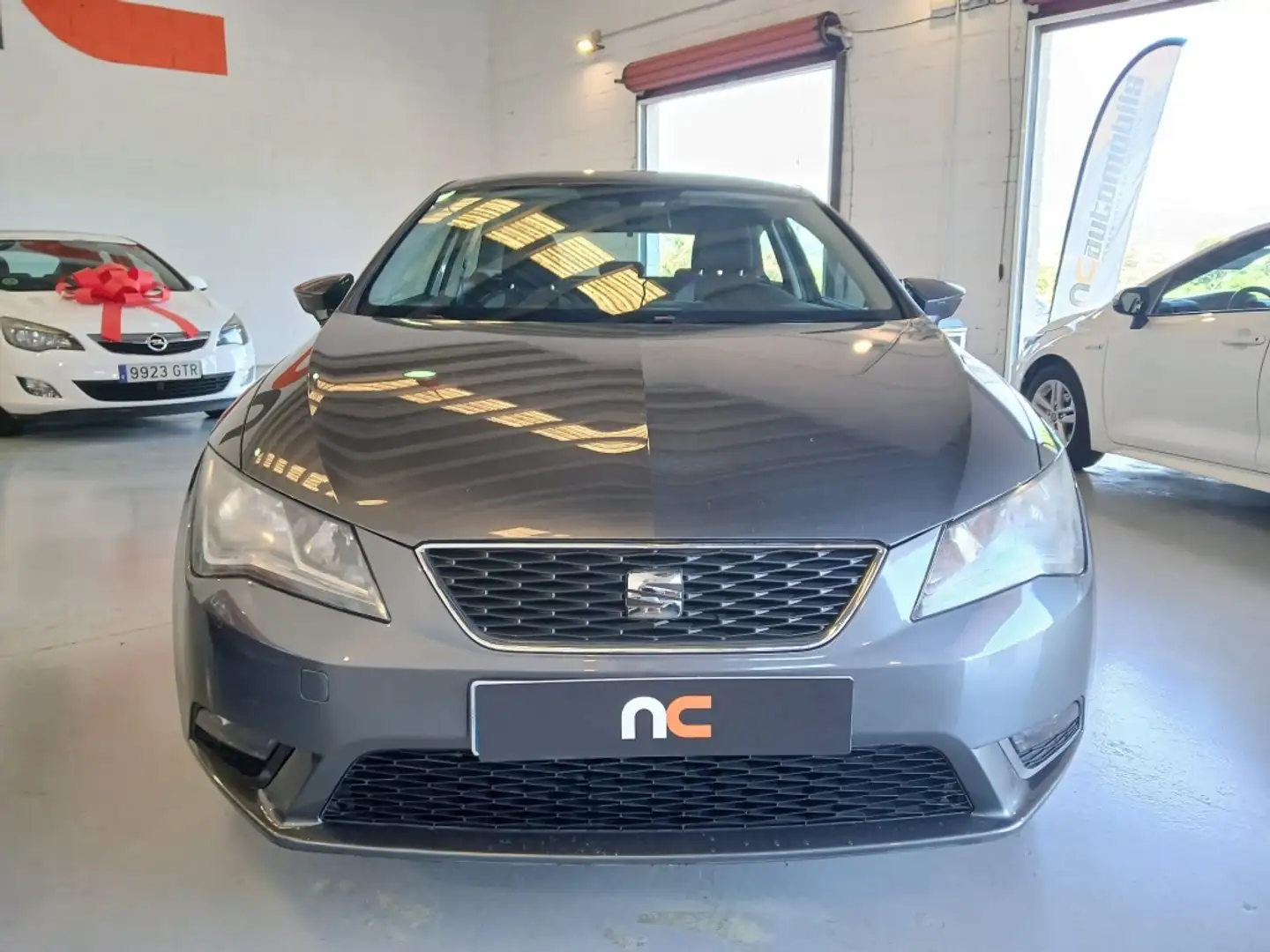 SEAT Leon SC 1.6TDI CR S&S Reference 105 Grau - 2