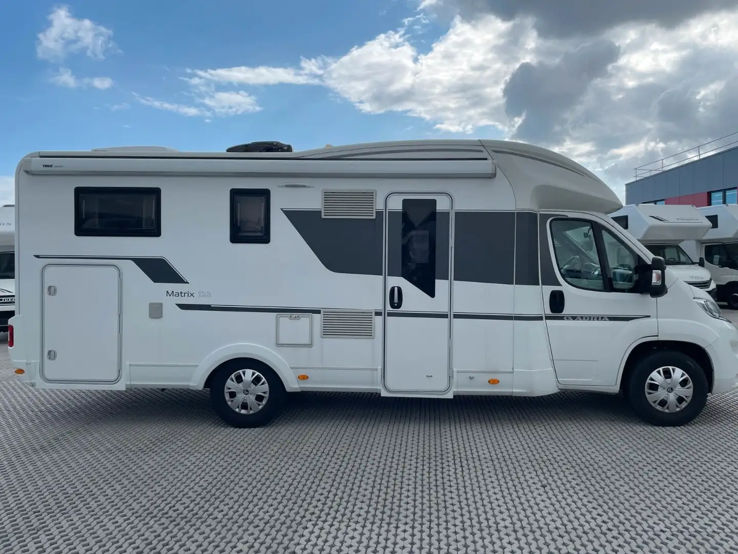 Adria Matrix 670 SL *ALL IN**Dachklima**L-Dinette* Wit - 2
