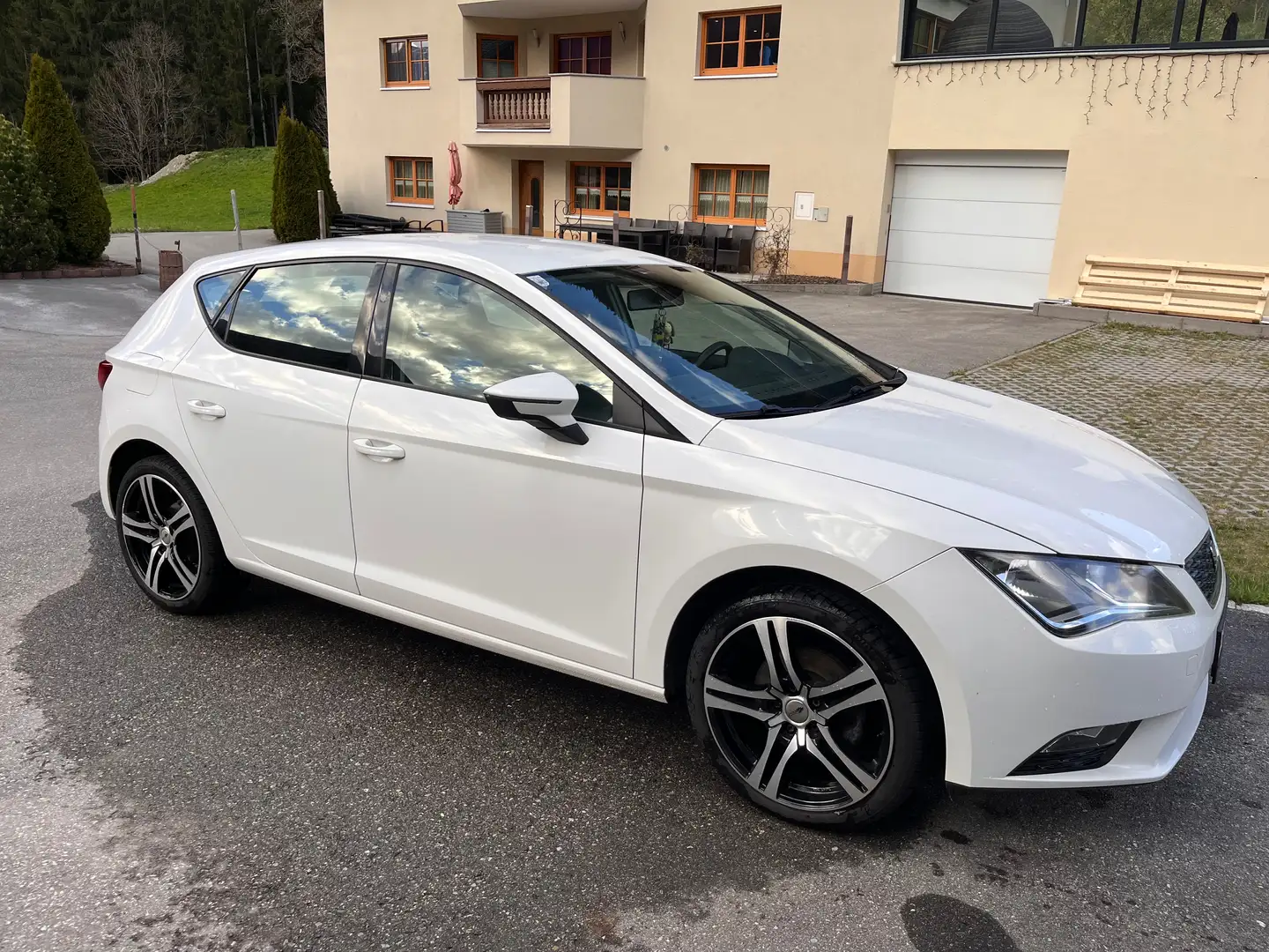 SEAT Leon Leon Style 1,2 TSI Start-Stopp Style Weiß - 1