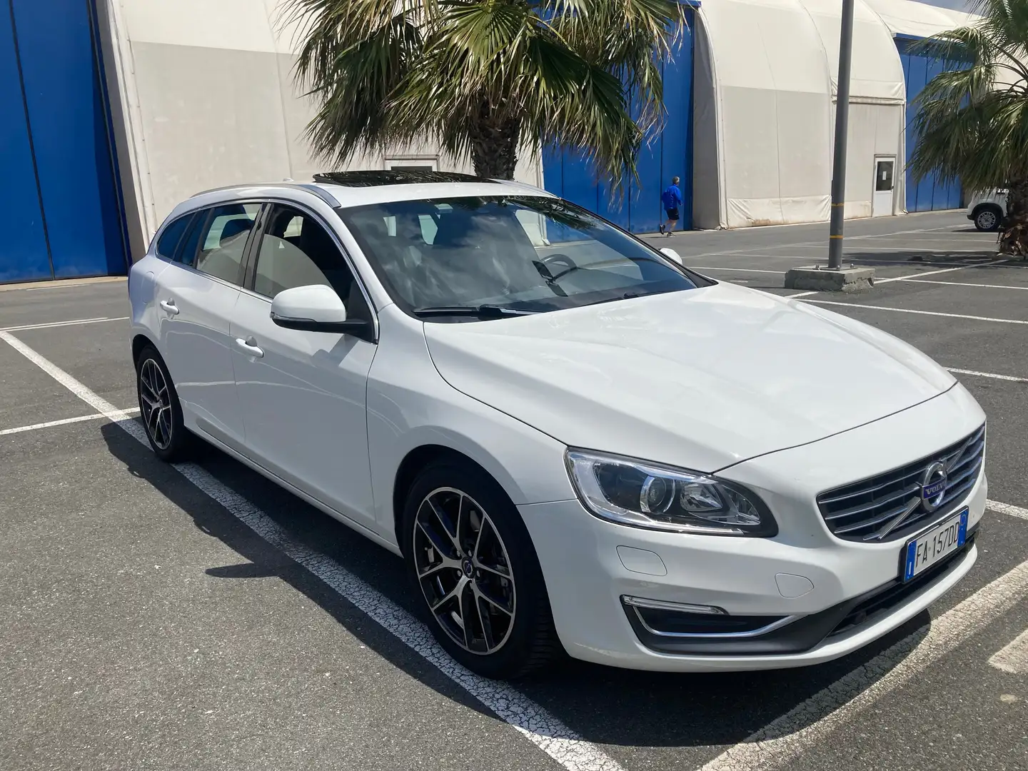 Volvo V60 V60 I 20142.4 d4 Summum awd 181cv geartronic White - 1
