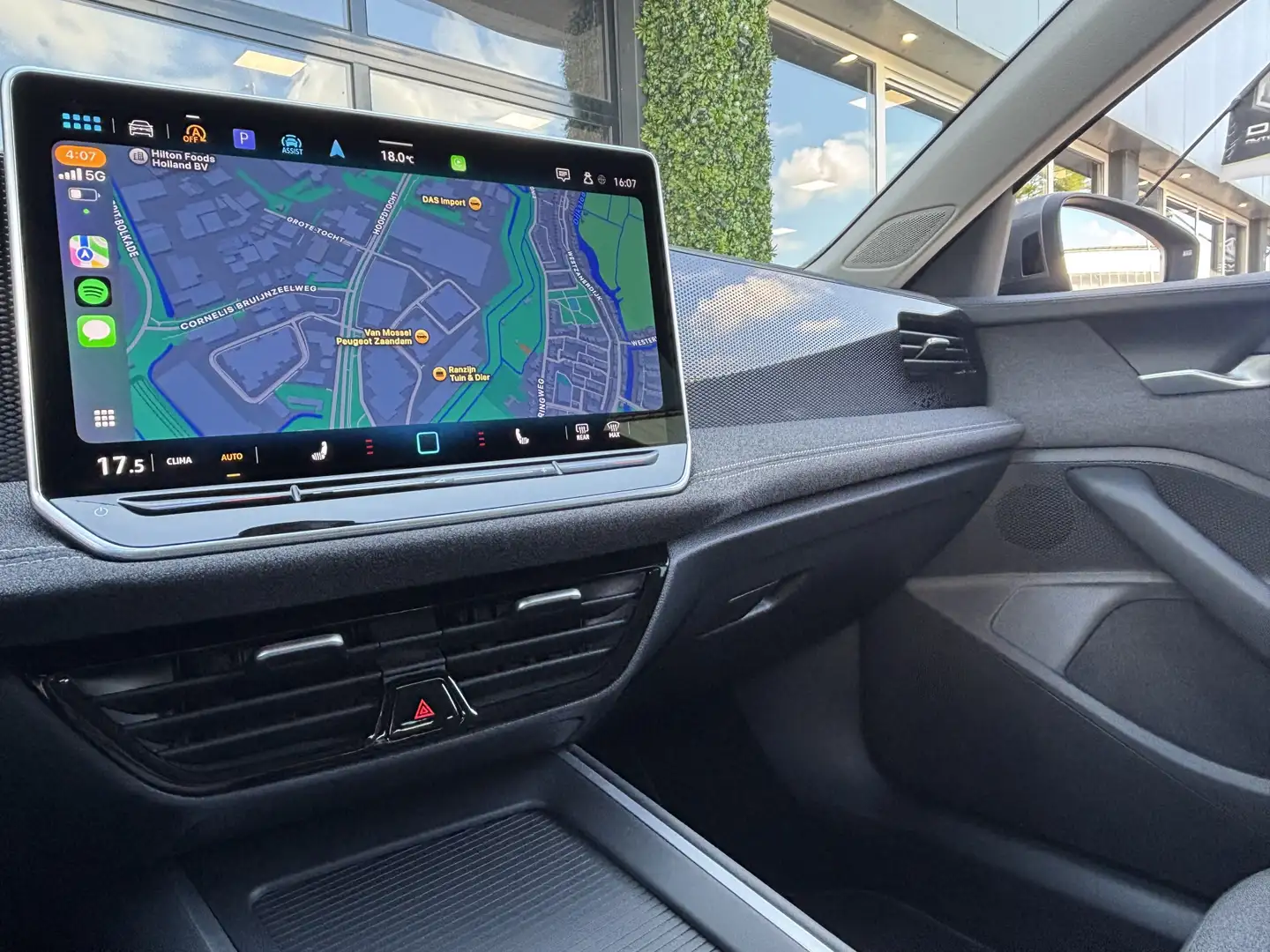 Volkswagen Passat Variant 1.5 eTSI DSG Business | Carplay | Comfort Pack | T Grijs - 2