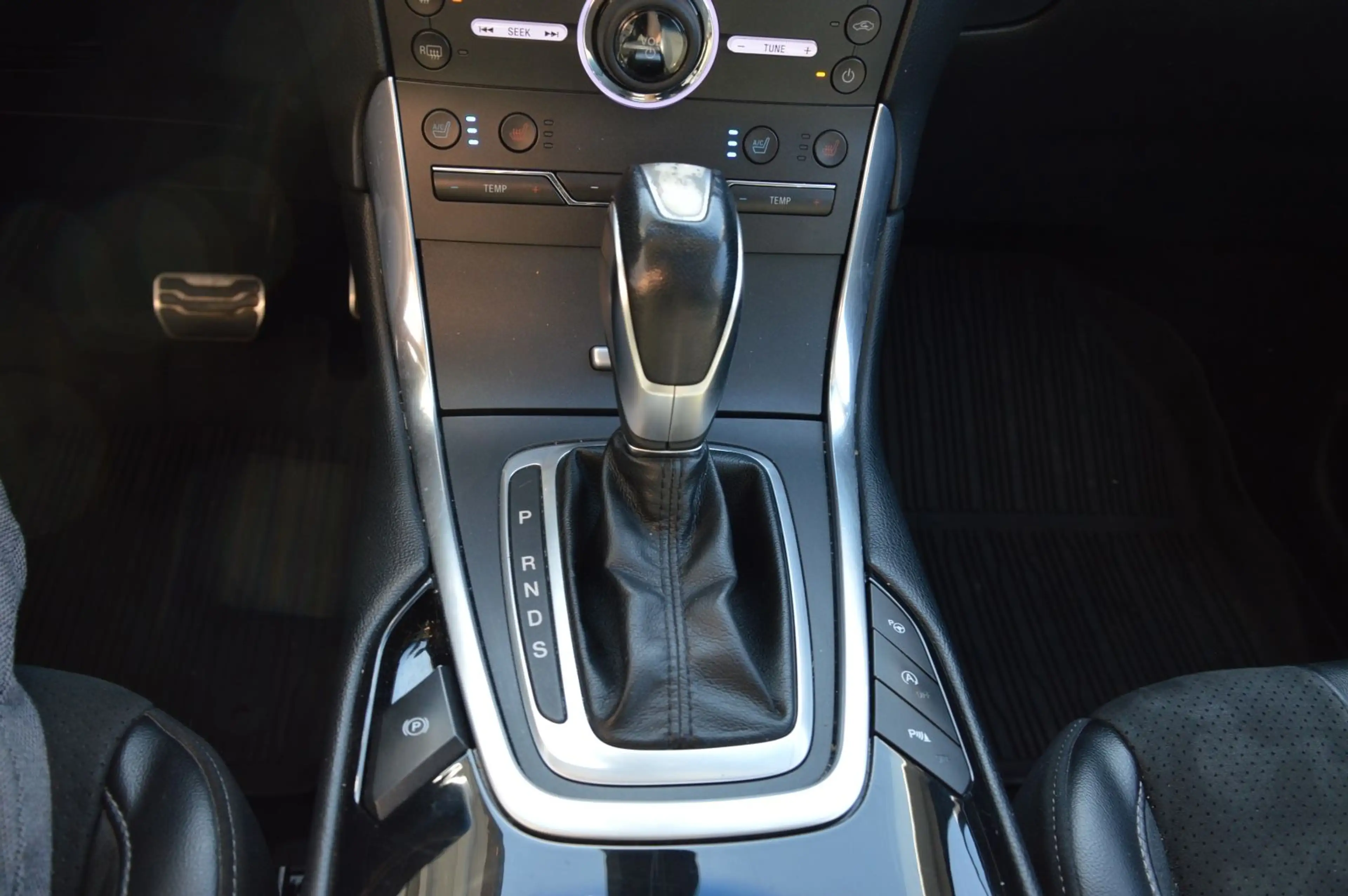 Ford Edge Sport 4x4 *SITZKLIMA*PANOO*AHK*CAM*NAVI* — photo 15