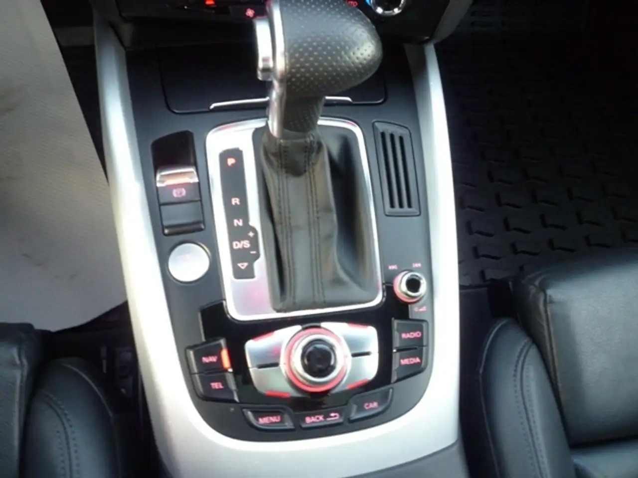 Audi Q5 снимка Audi Q5