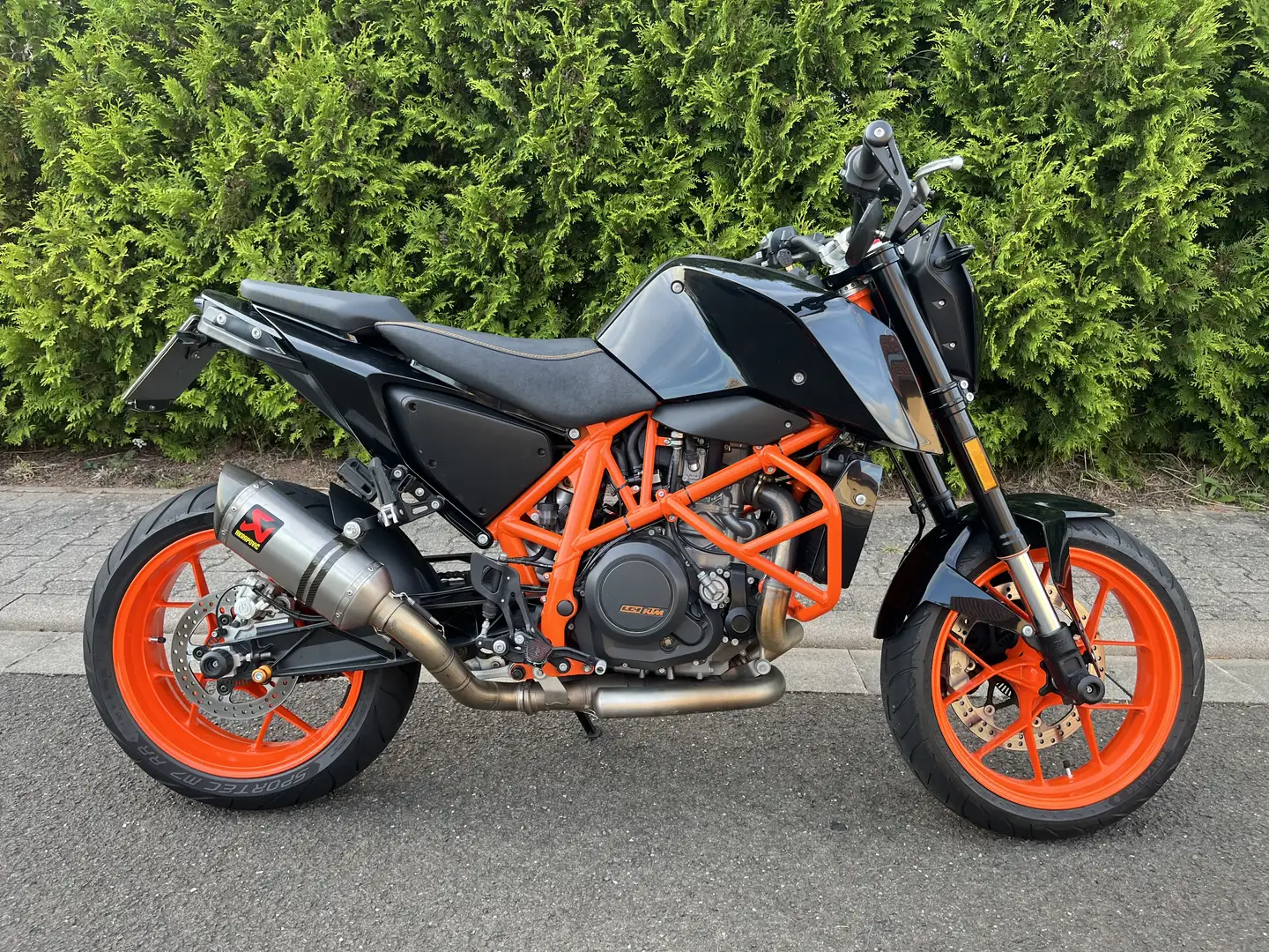 KTM 690 Duke R - 2