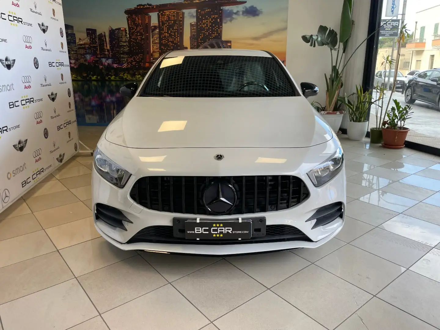 Mercedes-Benz A 180 d Aut. Premium AMG Night Edition Blanc - 2