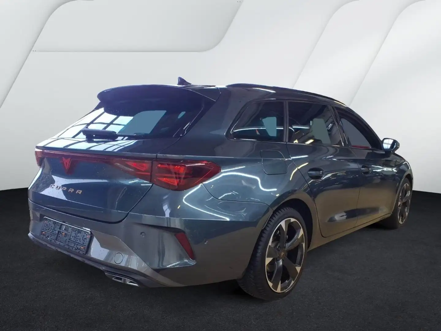 CUPRA Leon Sportstourer 1.5 eTSI DSG 5JGAR+ACC+GJR+RKAM Grau - 2