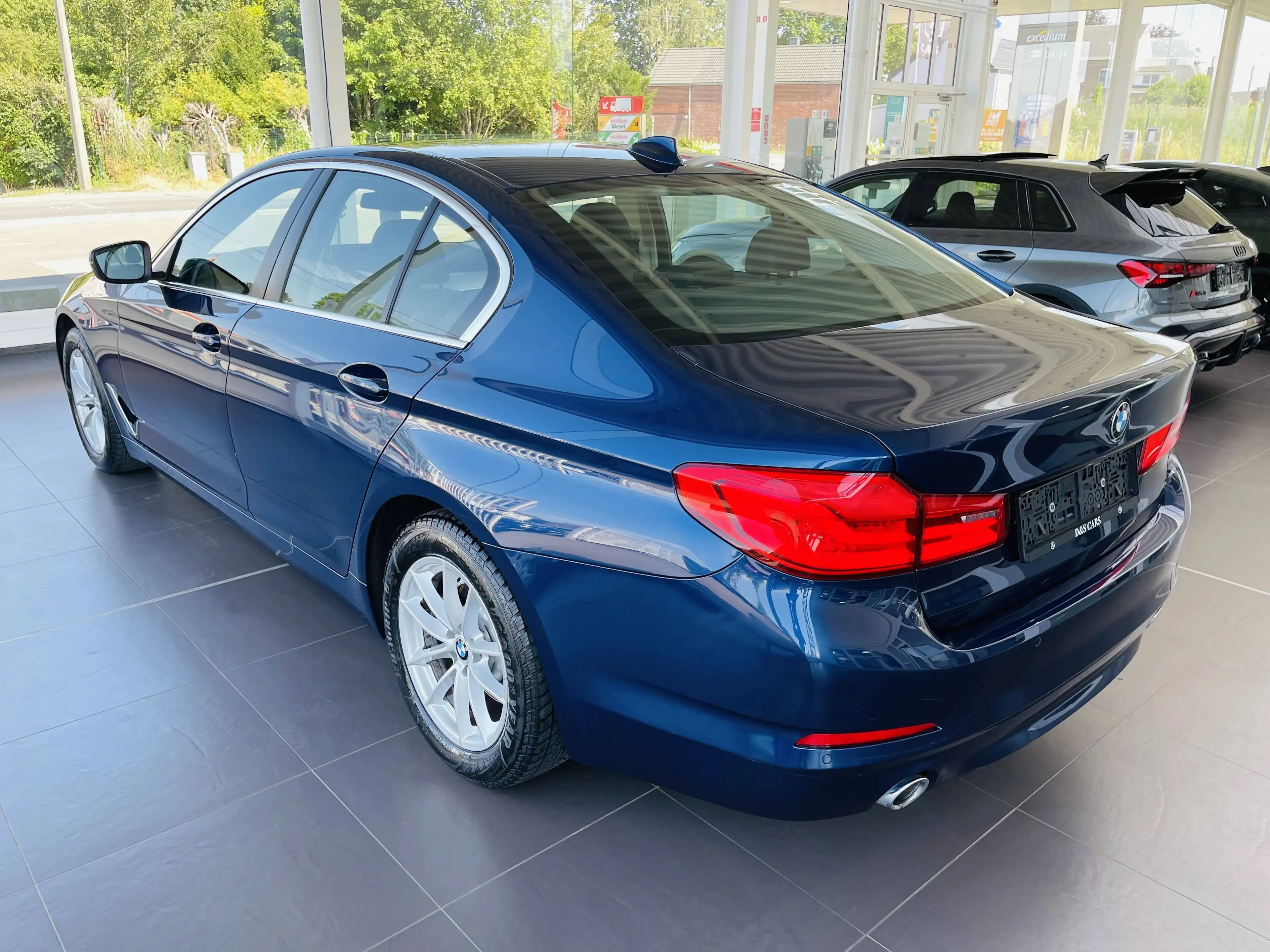BMW 518 dA *** GARANTIE + COCKPIT + LED + CUIR + GPS *** — photo 8