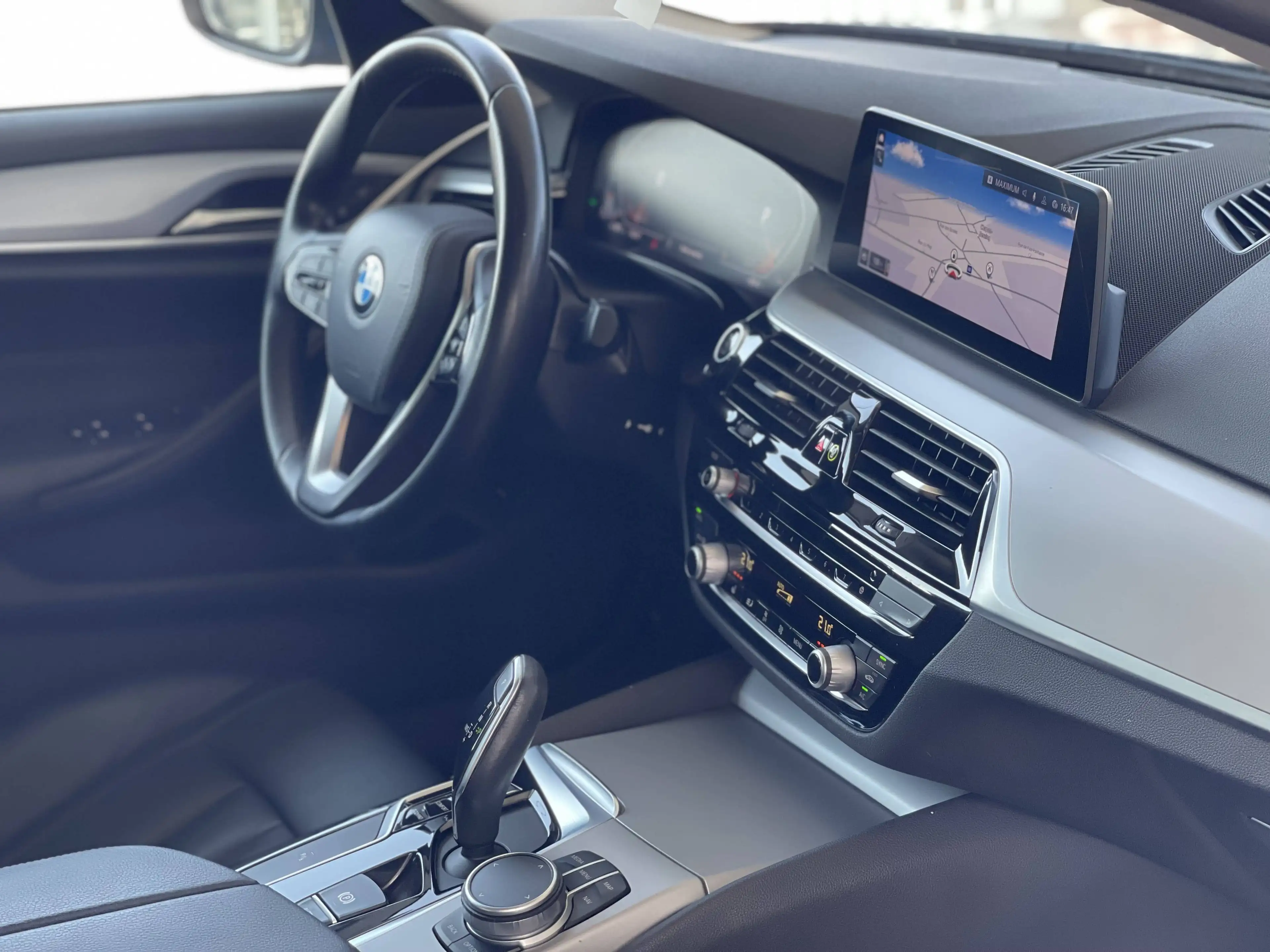 BMW 518 dA *** GARANTIE + COCKPIT + LED + CUIR + GPS *** — photo 13