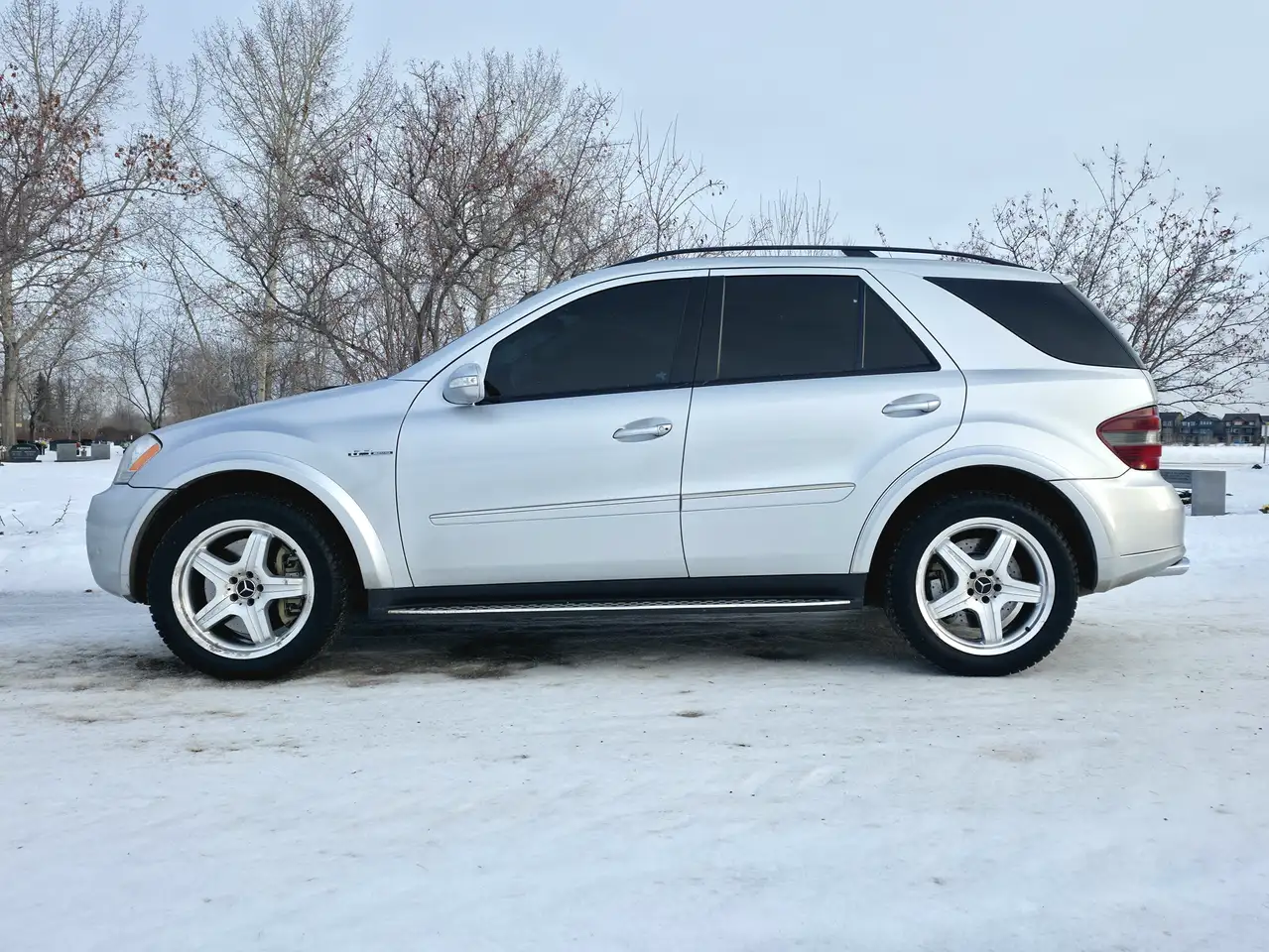 Mercedes-Benz M-Class снимка Mercedes-Benz M-Class