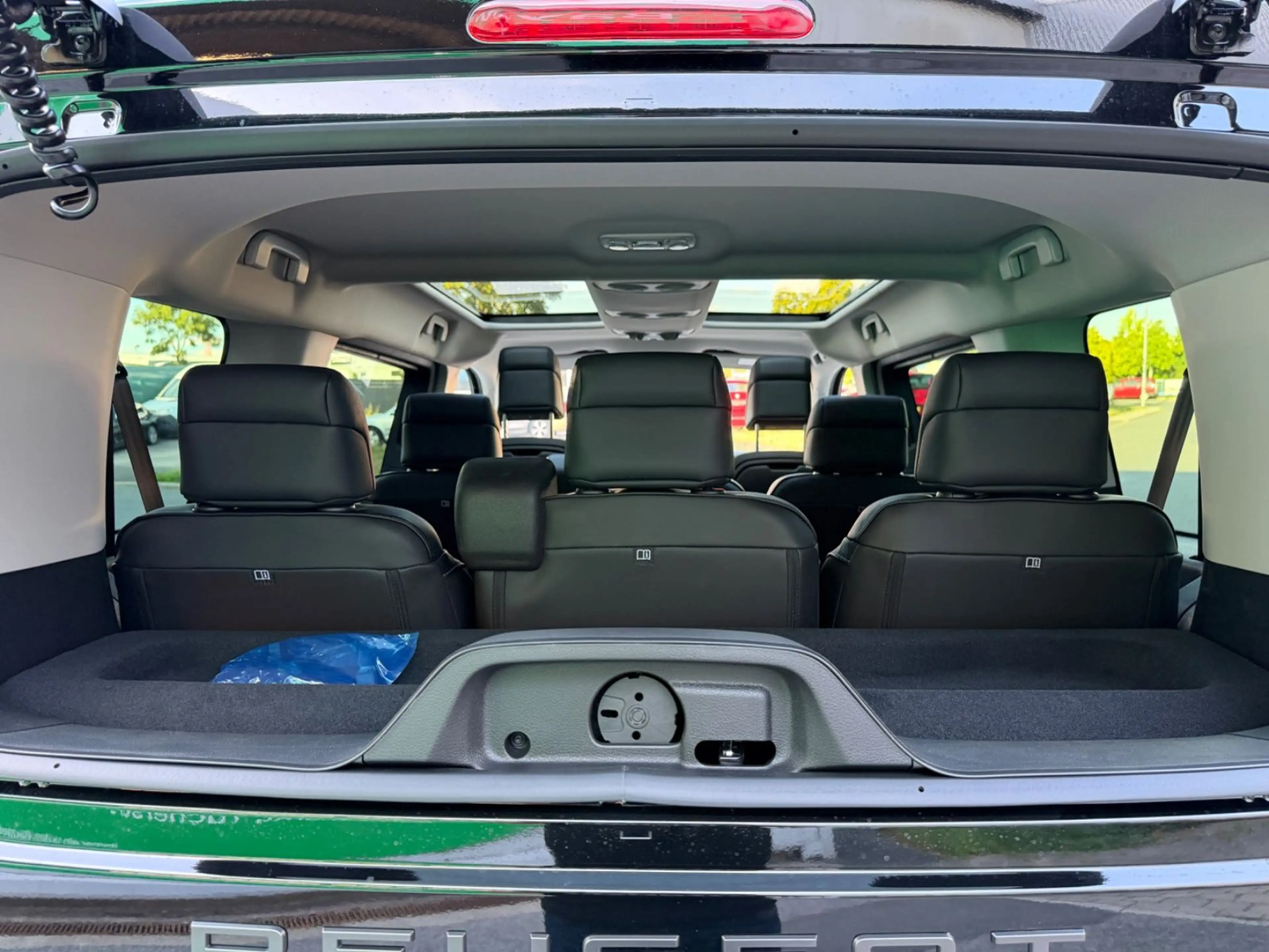 Peugeot Traveller L2 Allure 180 EAT8 Panorama Leder AHK — photo 13