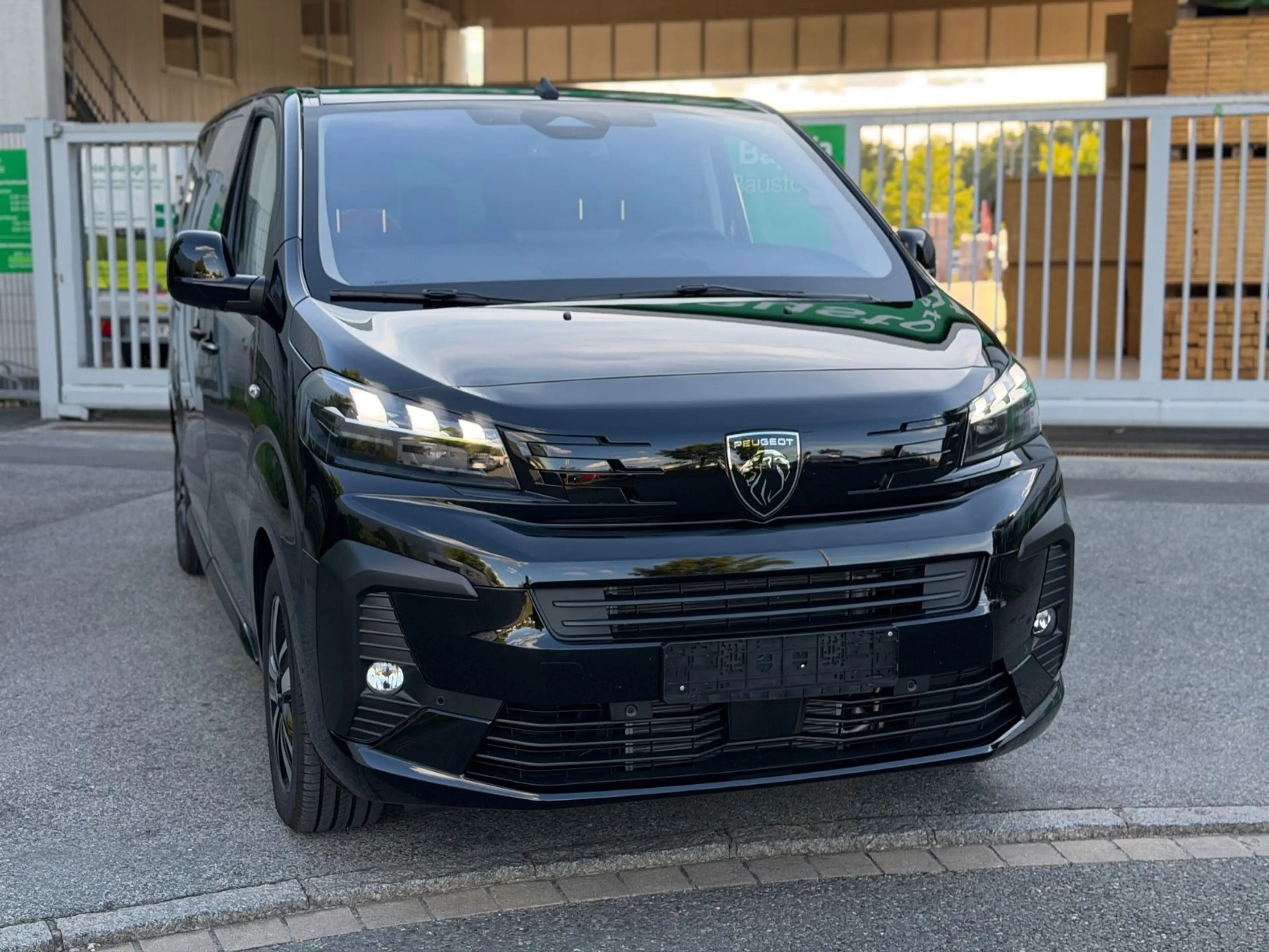 Peugeot Traveller L2 Allure 180 EAT8 Panorama Leder AHK — photo 3