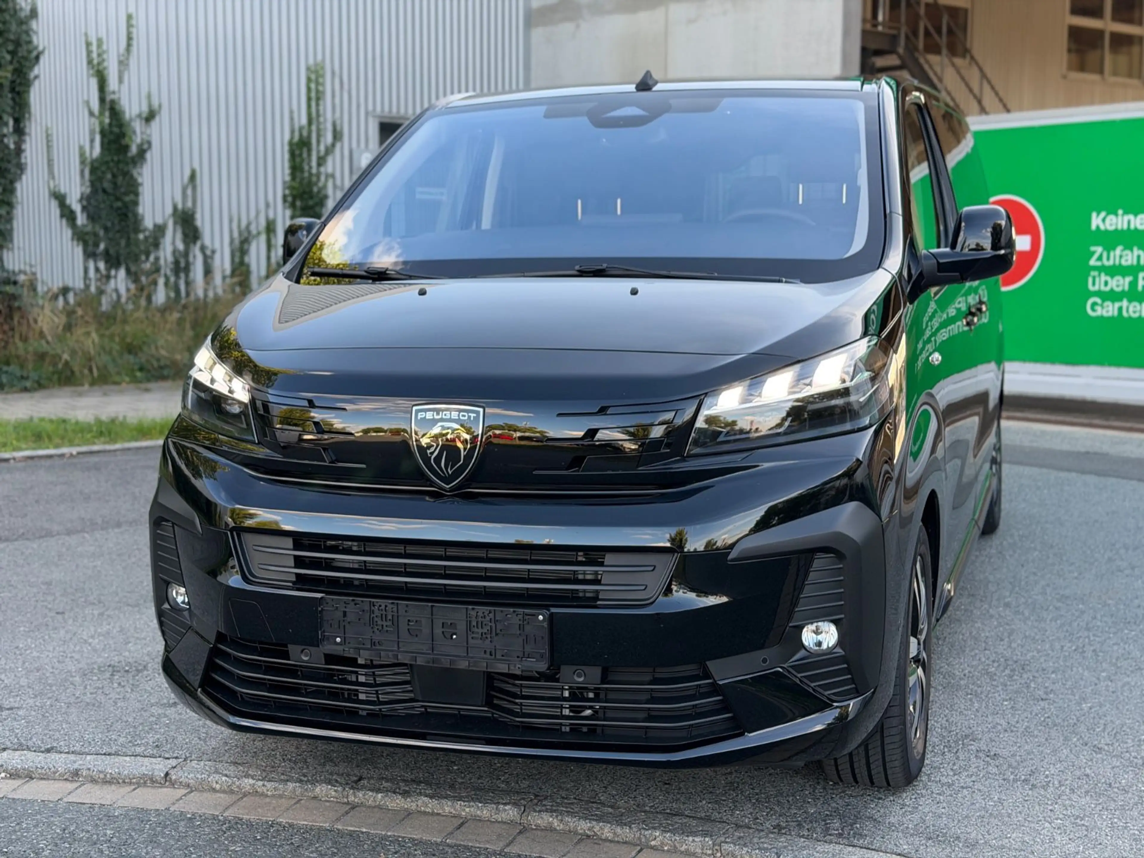 Peugeot Traveller L2 Allure 180 EAT8 Panorama Leder  AHK