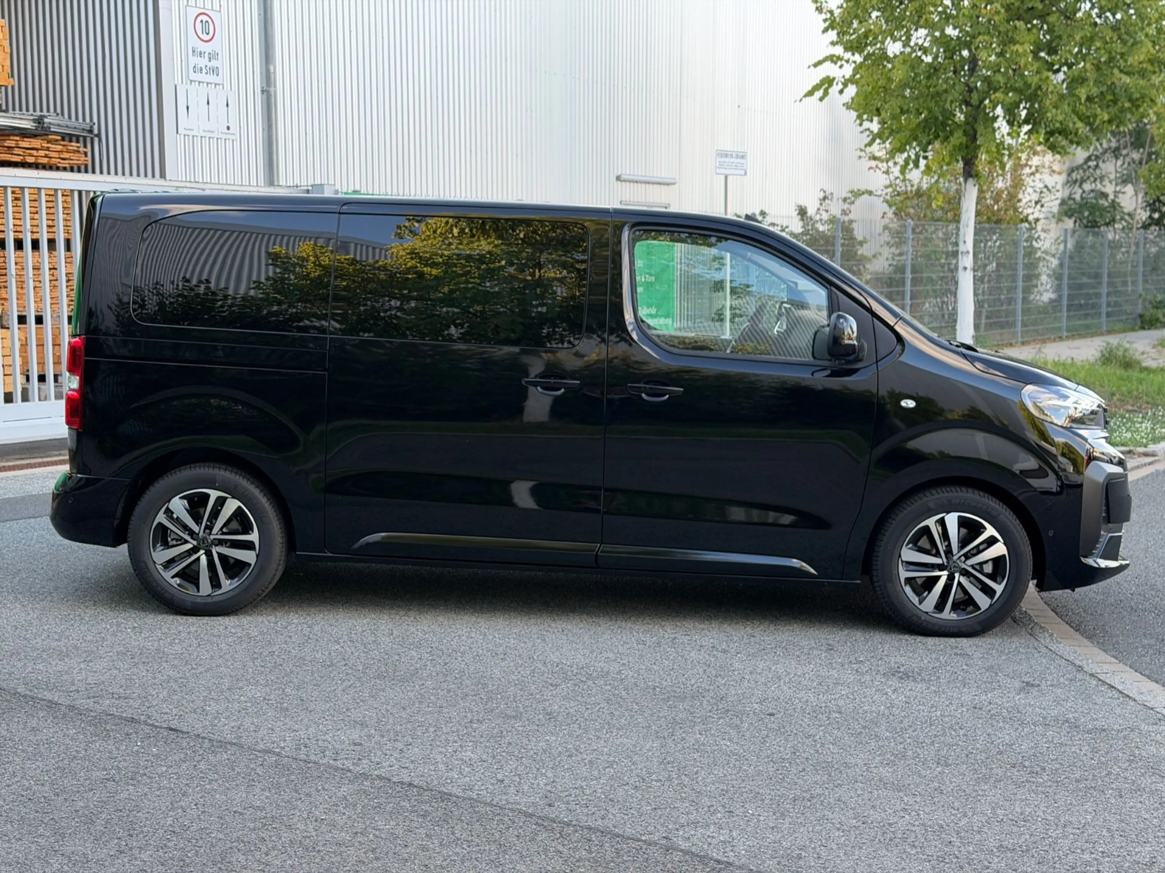 Peugeot Traveller L2 Allure 180 EAT8 Panorama Leder AHK — photo 4