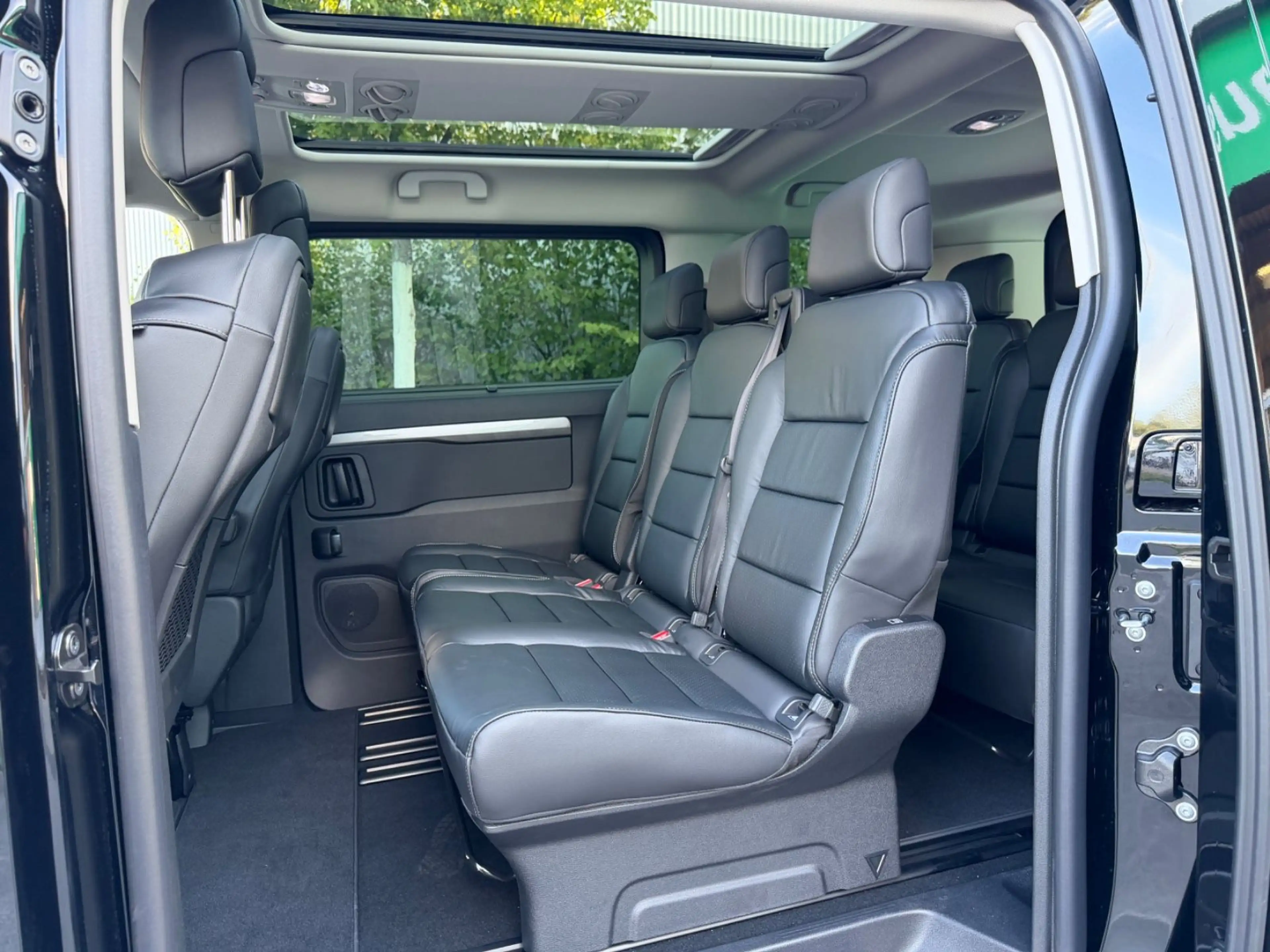 Peugeot Traveller L2 Allure 180 EAT8 Panorama Leder AHK — photo 10