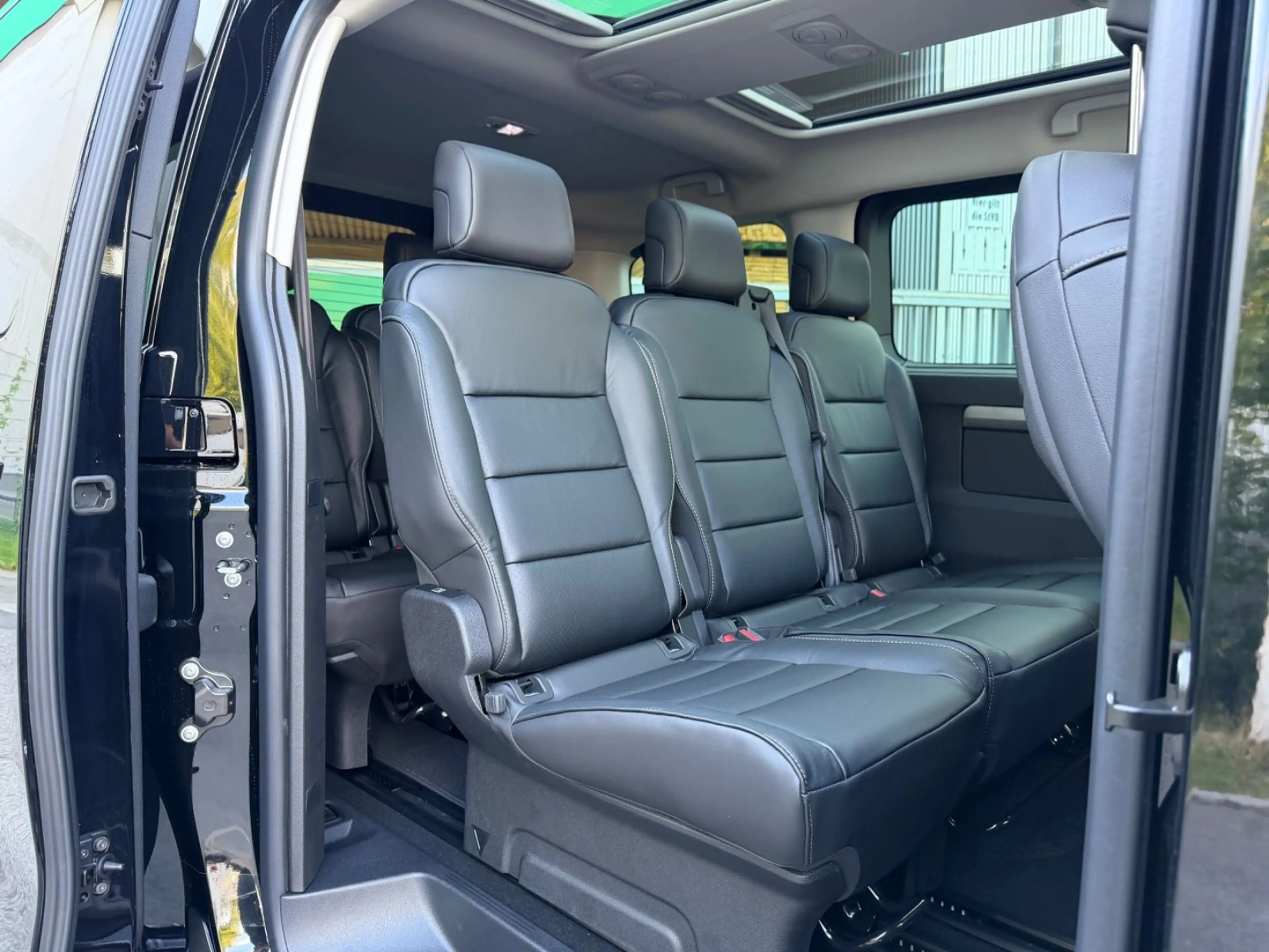 Peugeot Traveller L2 Allure 180 EAT8 Panorama Leder AHK — photo 12