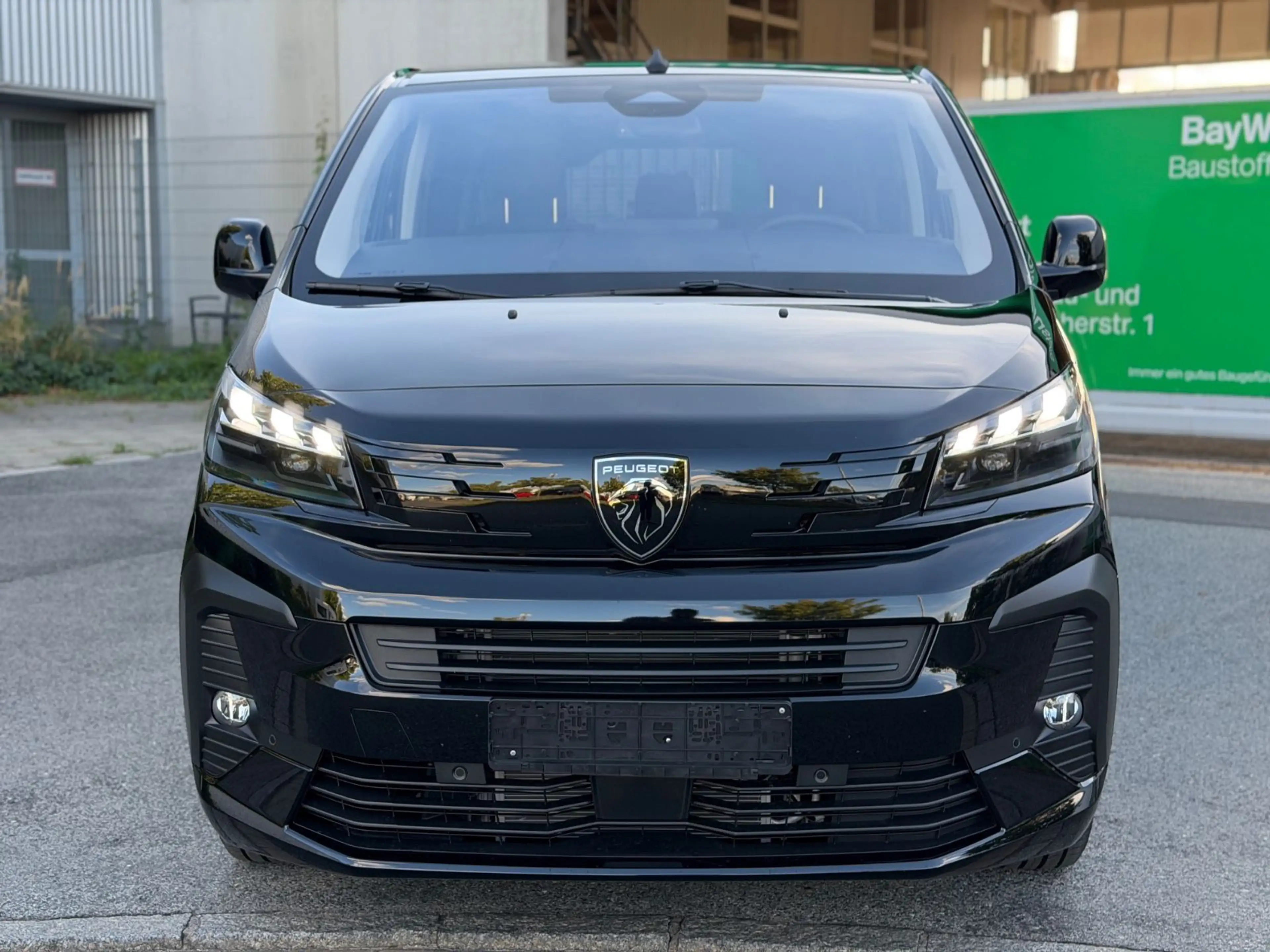 Peugeot Traveller L2 Allure 180 EAT8 Panorama Leder AHK — photo 2