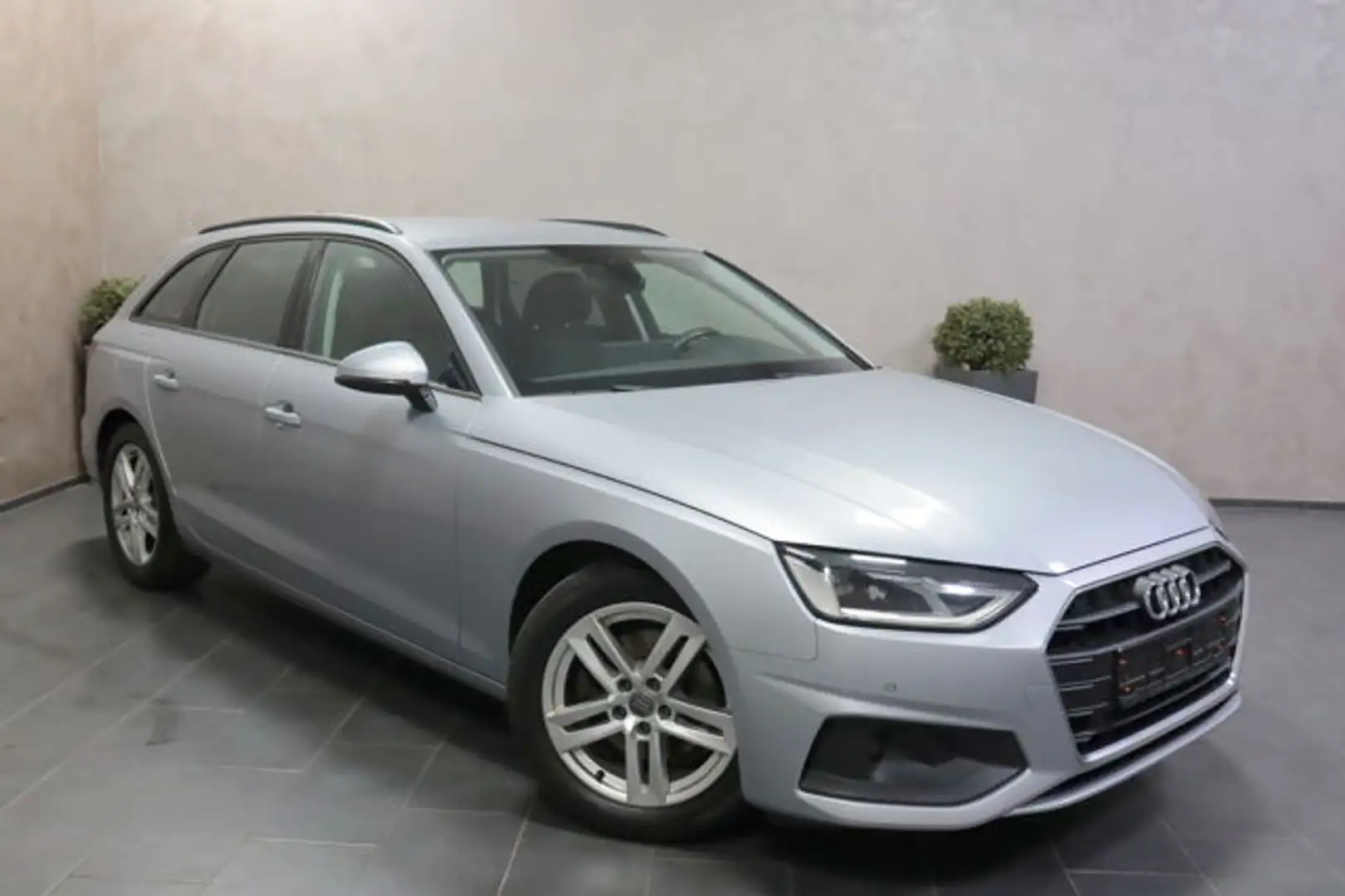 Audi A4 Avant 30 TDI Aut. AHK NAVI LED 17ZOLL SHZ PDC Argent - 2