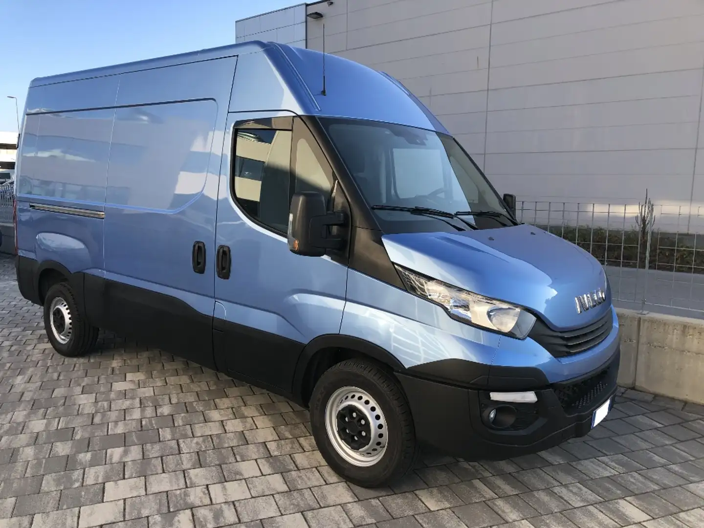 Iveco Daily (2014-->) - Daily 35S14HA8V 2.3 HPT PM-TM Furgone Blue - 1